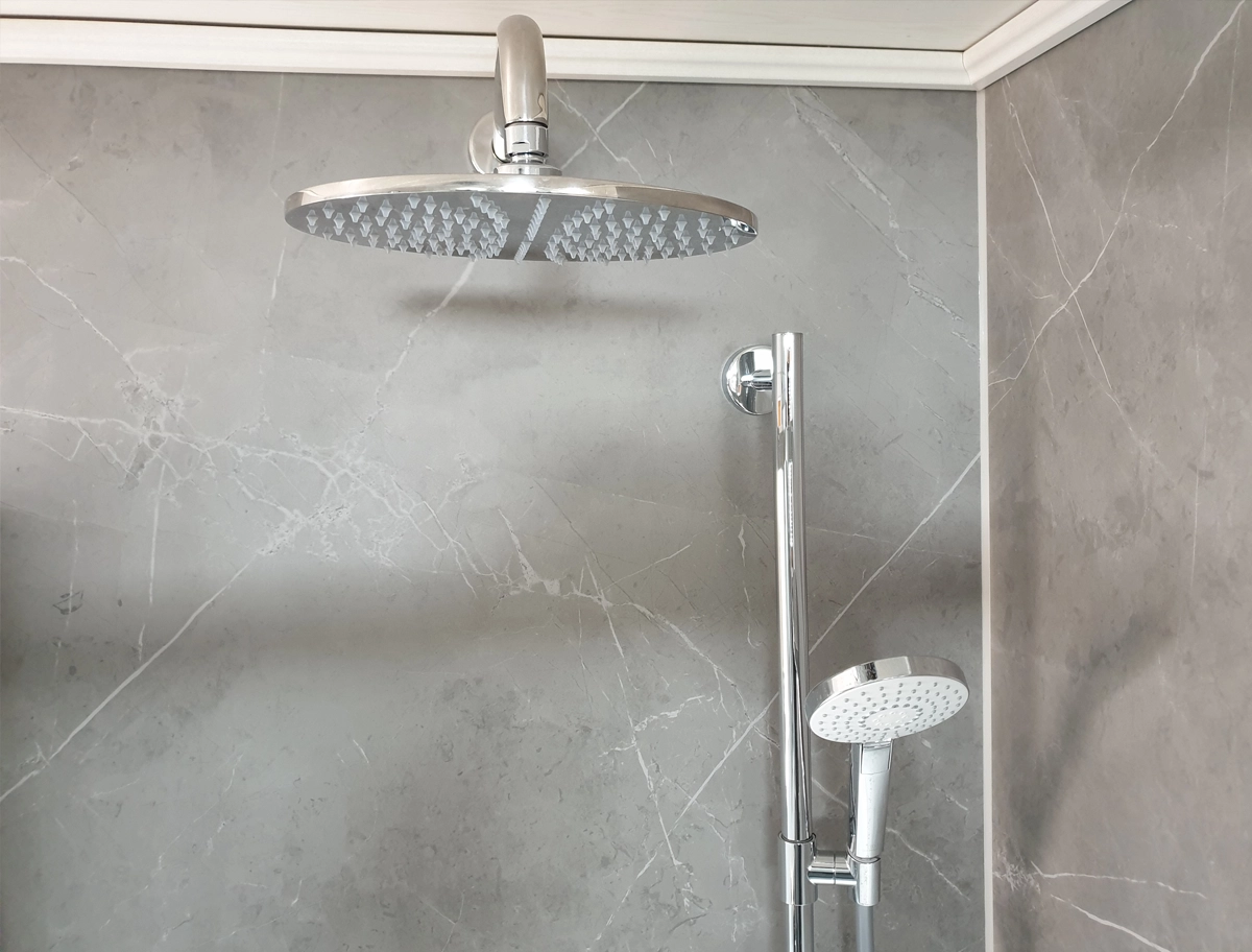Dusche mit Großfliesen Dusche mit Großfliesen