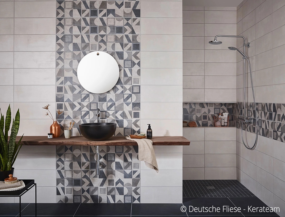 Moderne Fliesen in einem Badezimmer Moderne Fliesen in einem Badezimmer
